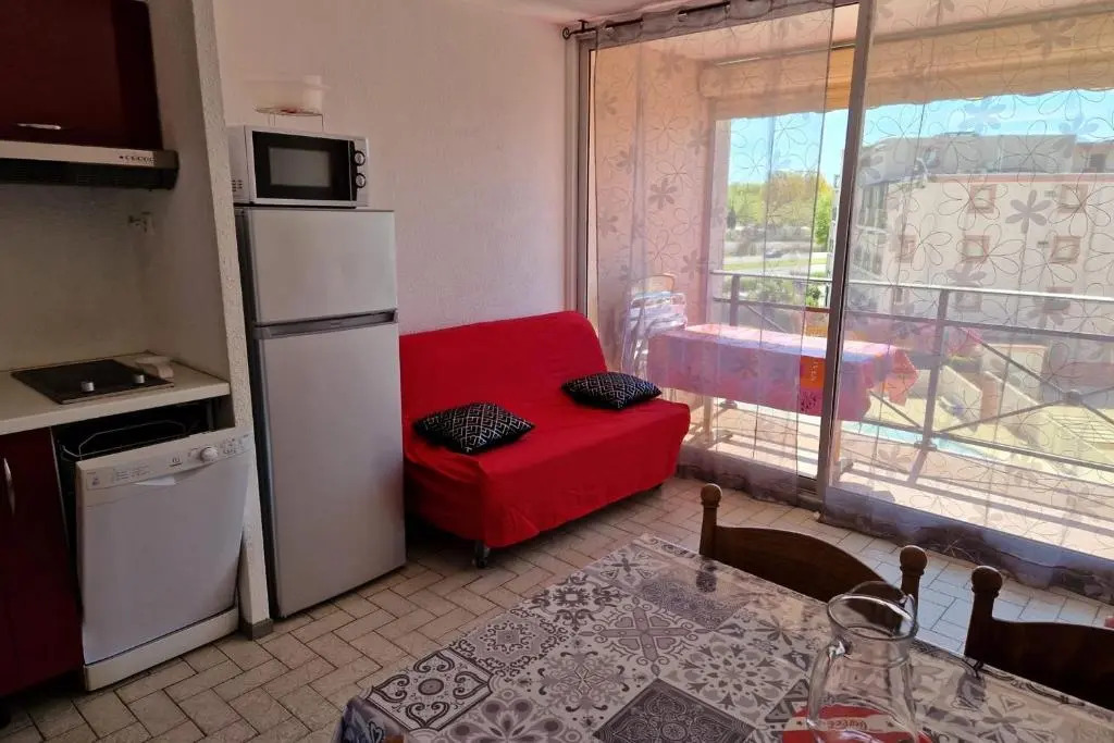 Nice 24m With Balcony Residence With Pool