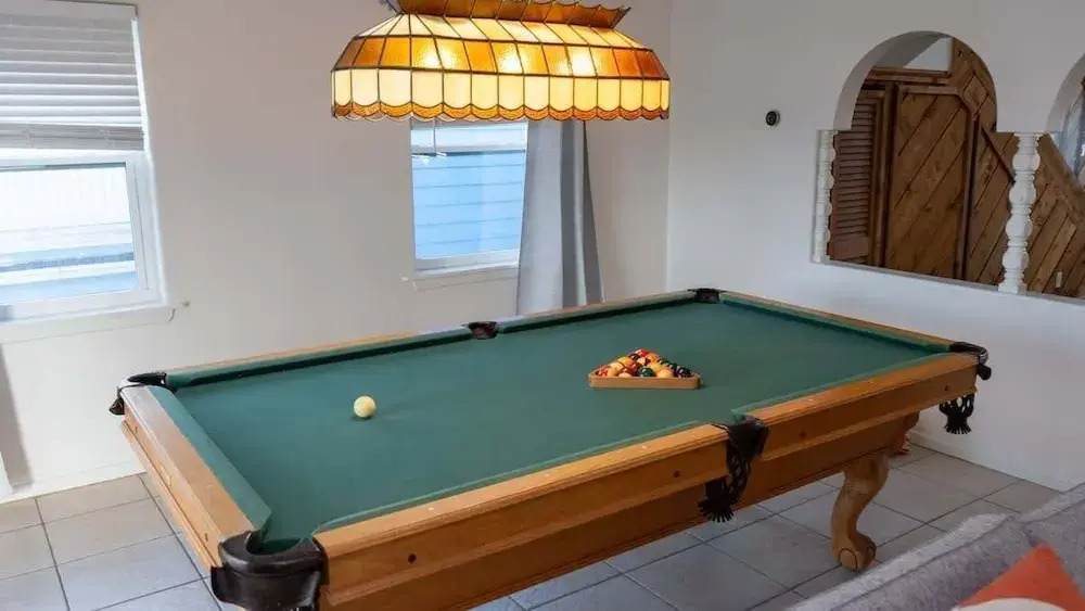 Fun Retro Island Vibe Sleeps 17 Beach 1 Block 4 Bedroom Home