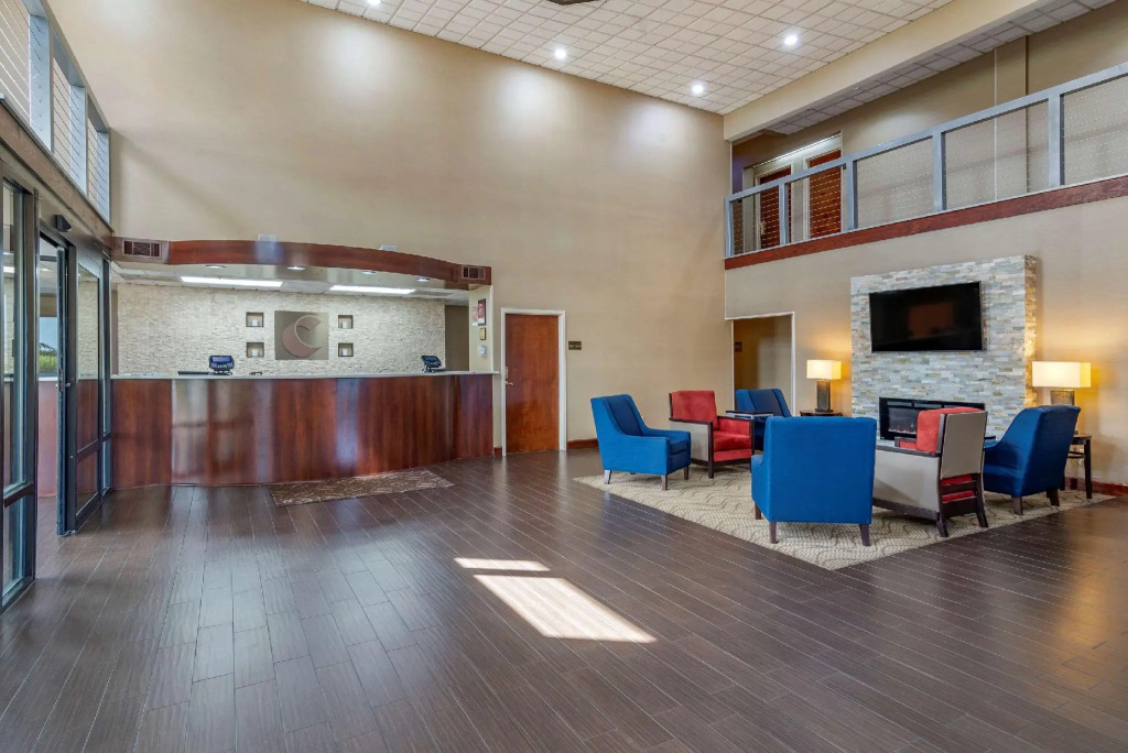 Comfort Suites near Robins Air Force Base