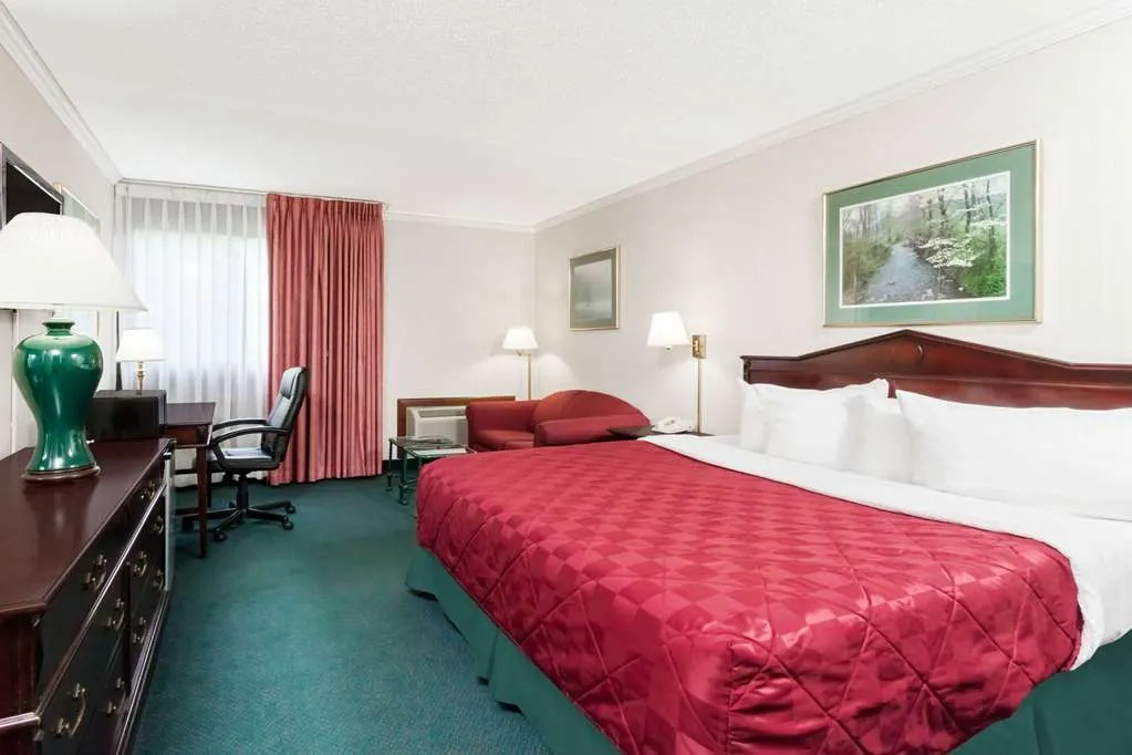 Ramada Glens Falls/lake George Area