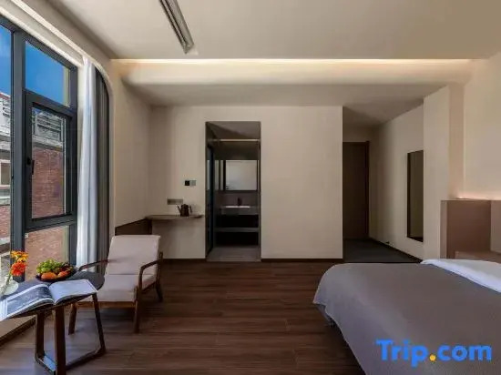 Yunmujing Light Luxury Homestay (Shangri-La Dukezong Ancient City Branch)