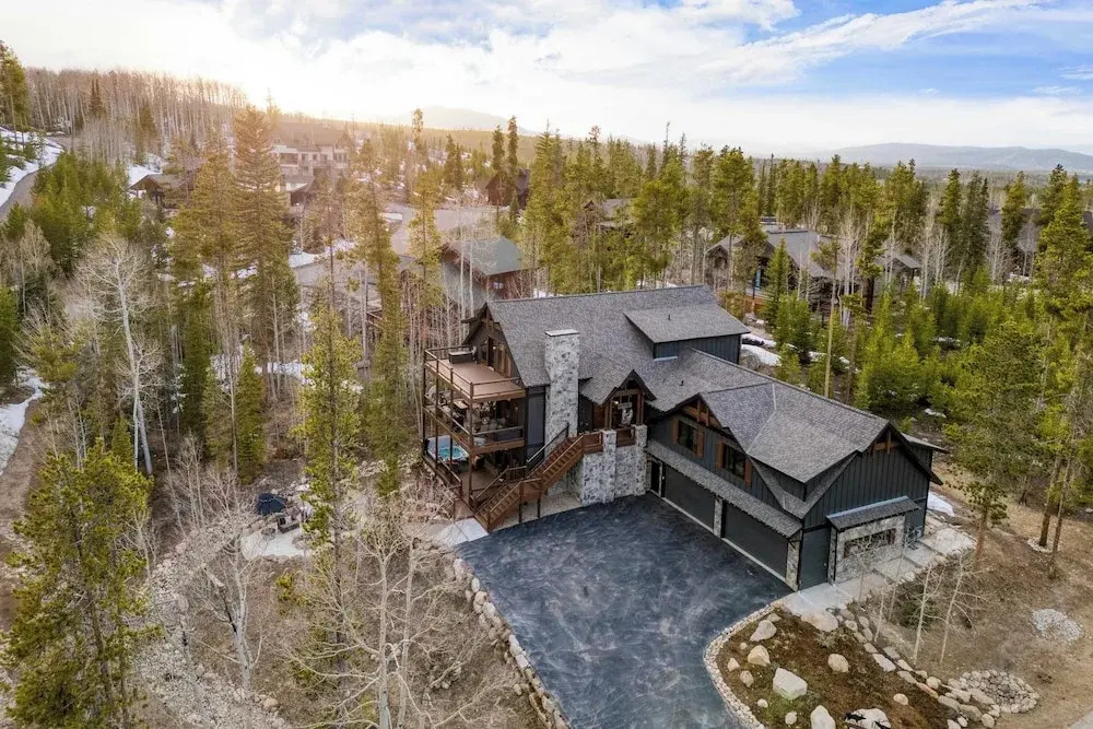 Winterhaven Estate by Avantstay Sleeps 19 Guests Mountain Compound w/ Views, Firepit, Hot Tub