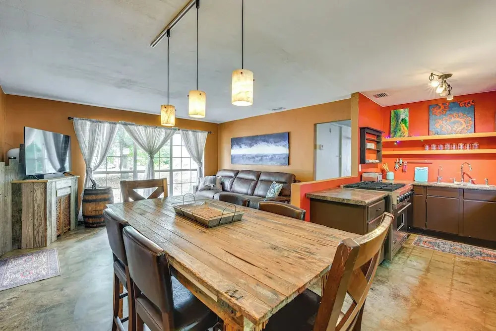 Fort Walton Beach Home ~ 2 Mi to Okaloosa Island!