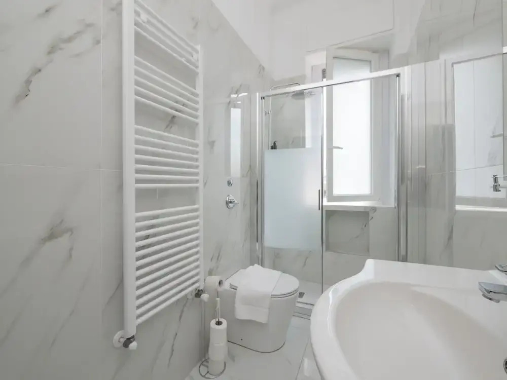 Spinoza - Modern 1 br With Balcony Steps From Piola
