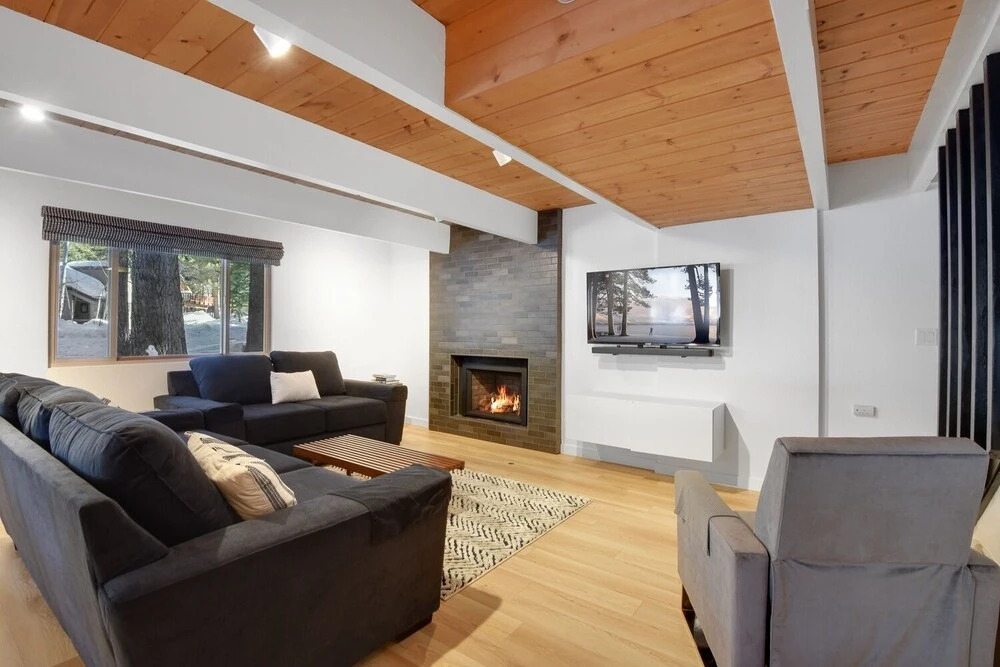 Timberline Cabin - Hot Tub 3 Bedroom Cabin by Redawning