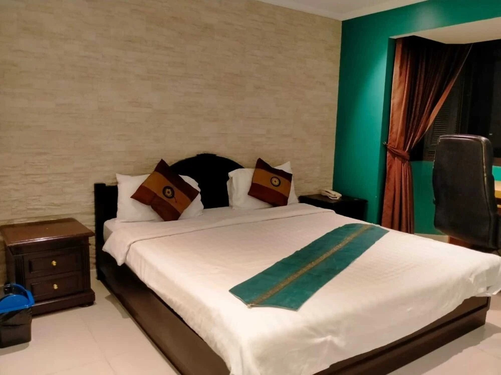 Omni Tower Nana Bangkok - Serviced Apartment on Sukhumvit Soi 4