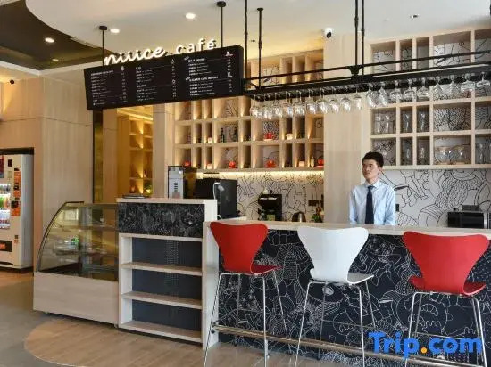 Ibis Lanzhou West Railway Station Hotel