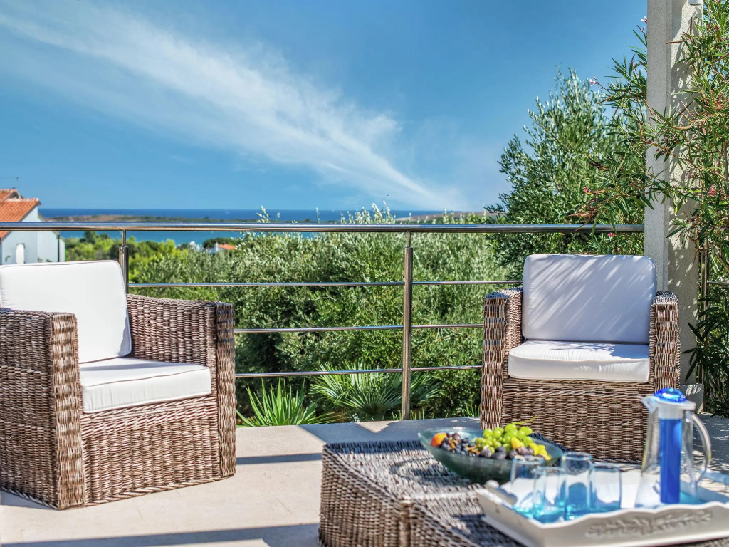 Spacious Detached Villa with Pool near Pula with sea View