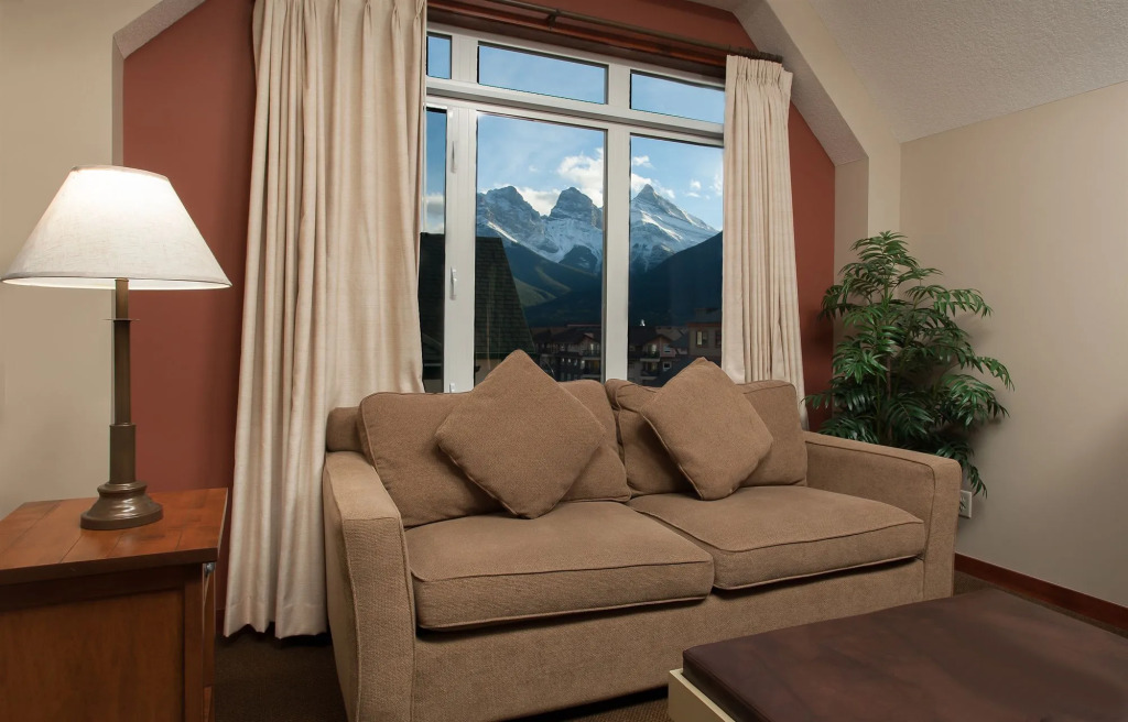 Blackstone Mountain Lodge by CLIQUE