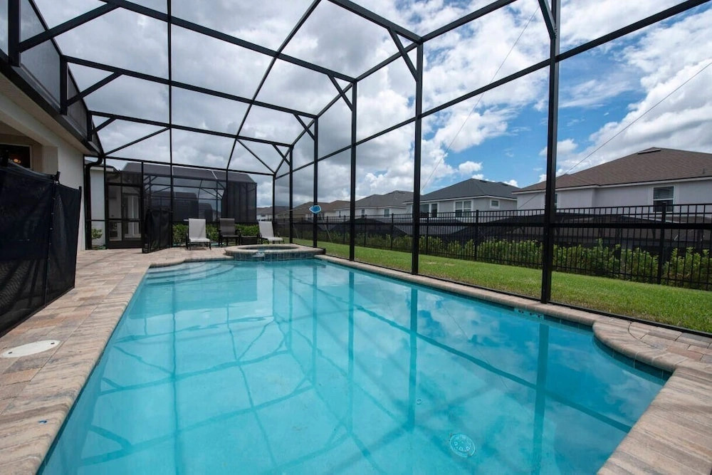 9BR Home w/ Private Pool Solara Resort