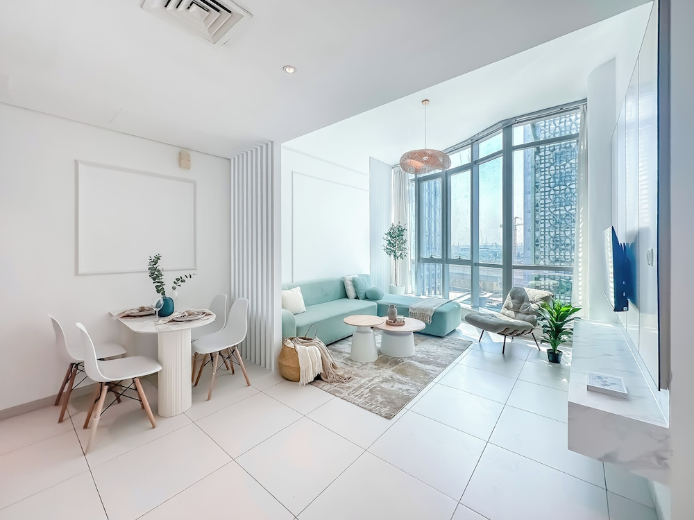 Amazing Roof Top Pool in Nice 1 BHK Flat