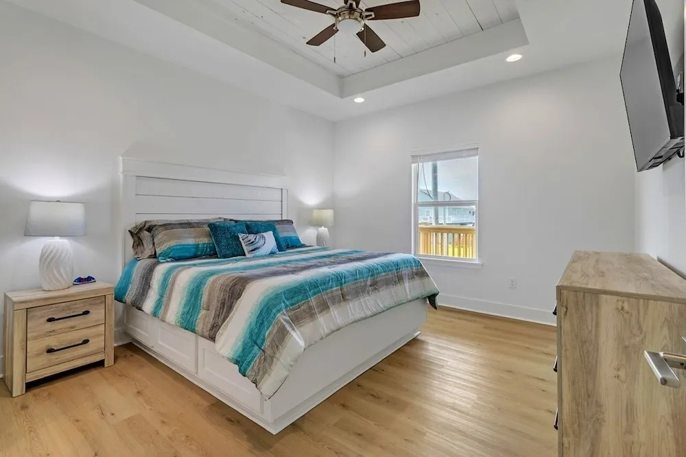 Just Beachy 3 Bedroom Home by RedAwning