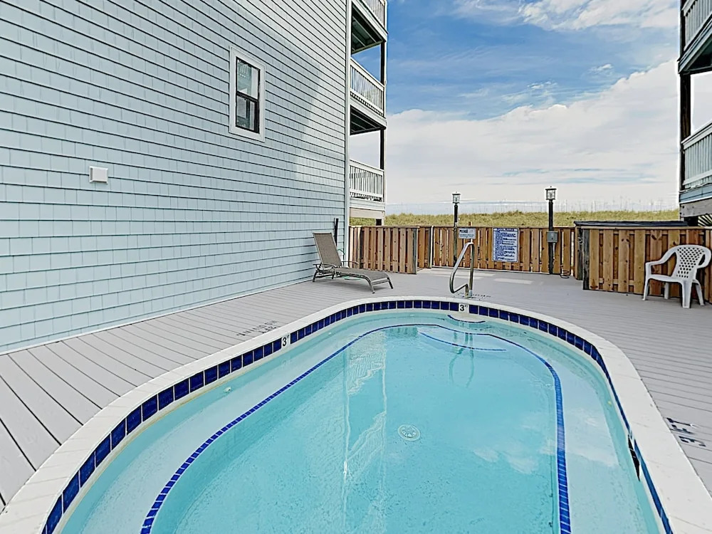 Oceanfront W/ Pool - Steps To Beach! 2 Bedroom Condo