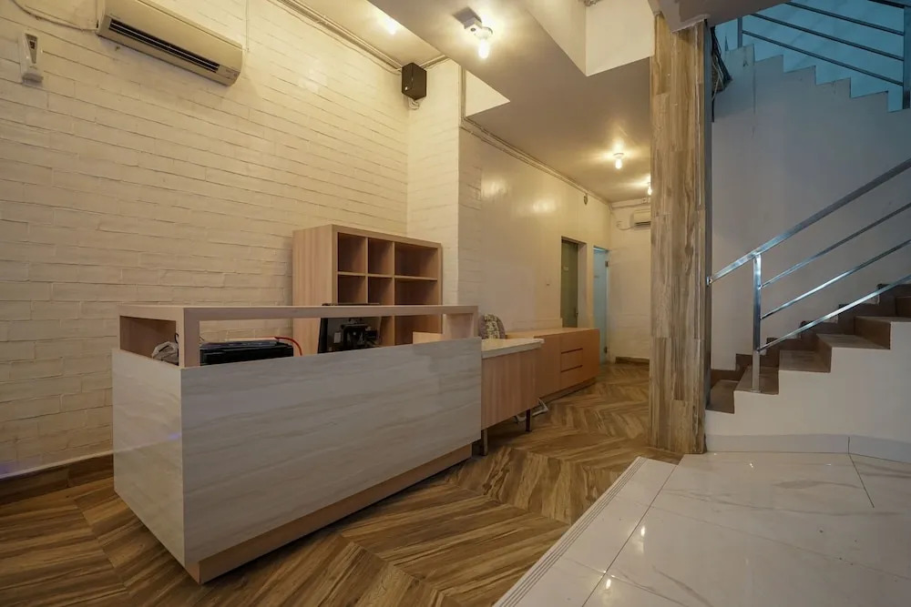 OYO 1270 Residence 8