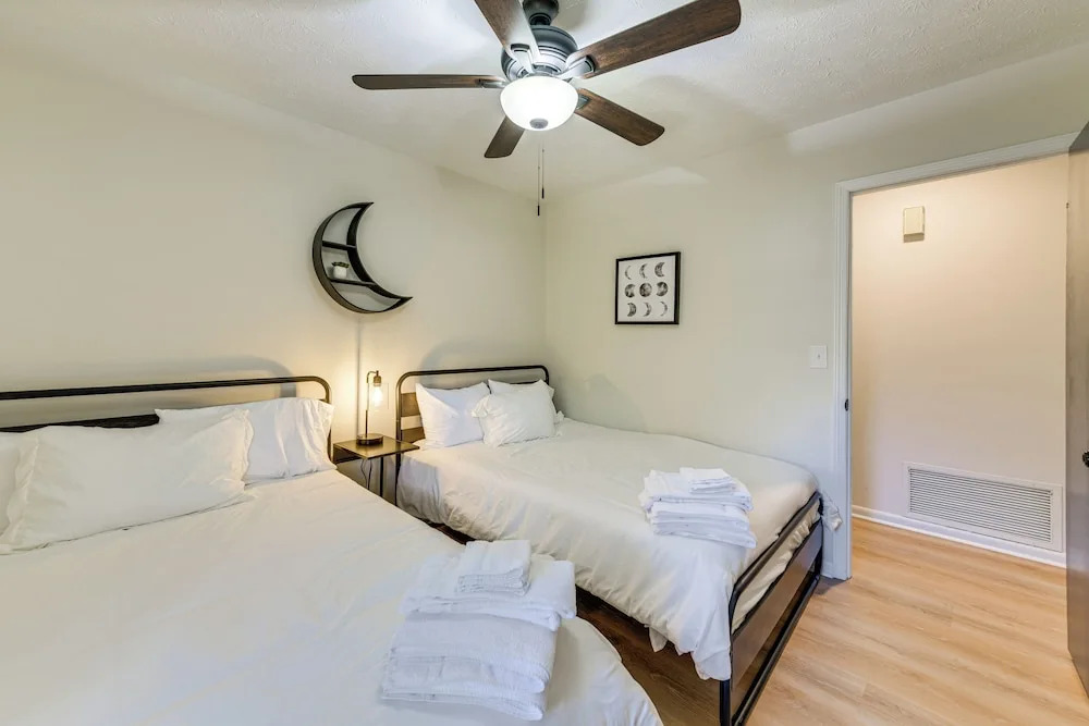 Inviting Columbus Home w/ Deck: 7 Mi to Downtown!