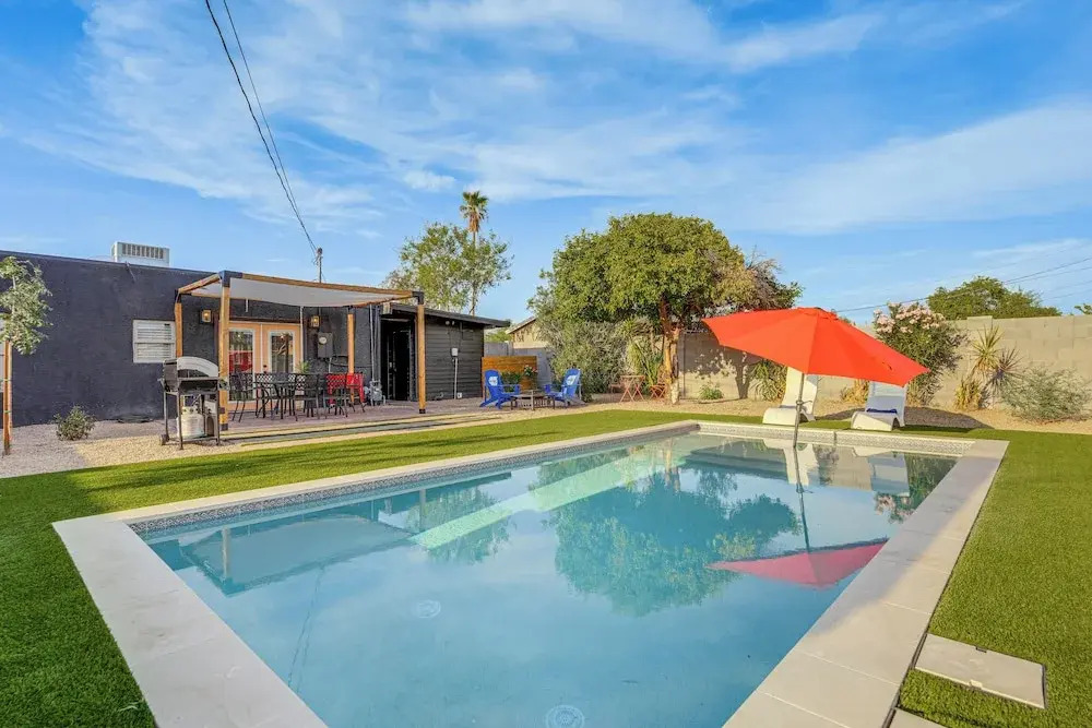 Chandler Home 7 Blocks to Dtwn w Backyard Oasis