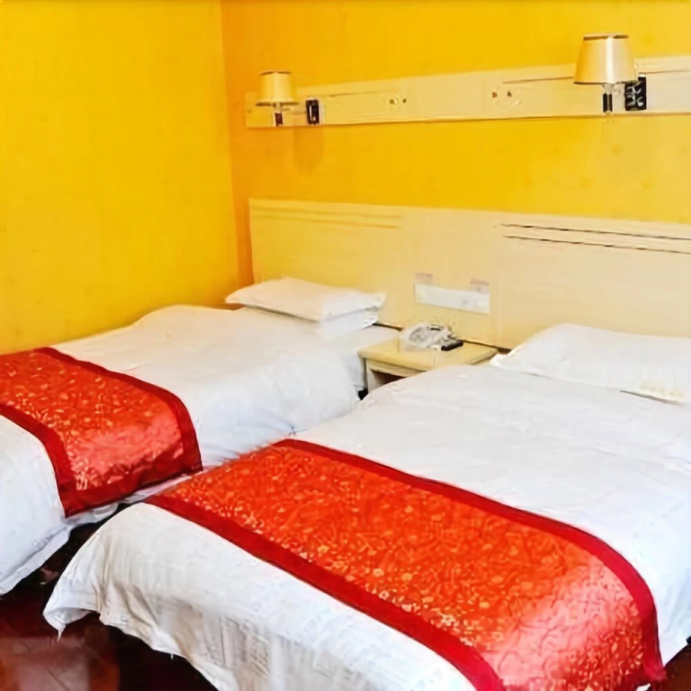 Super 8 Hotel Wuhan Huanghelou Yuemachang Branch