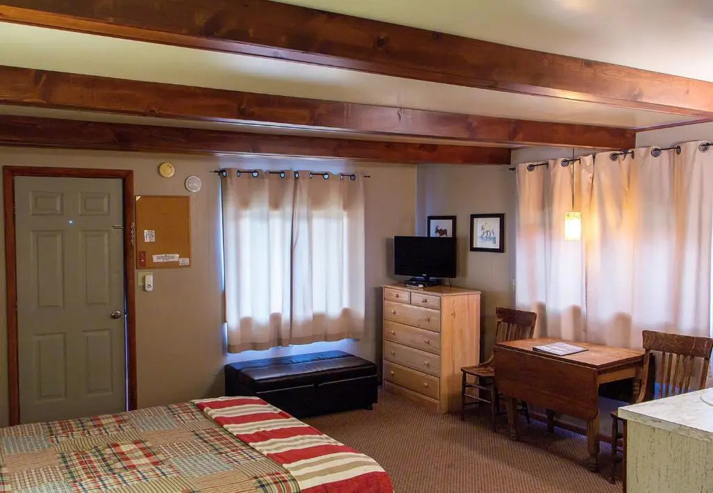 High Country Motel and Cabins