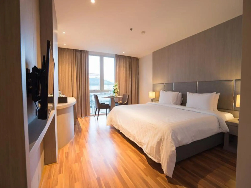 New Season Hotel