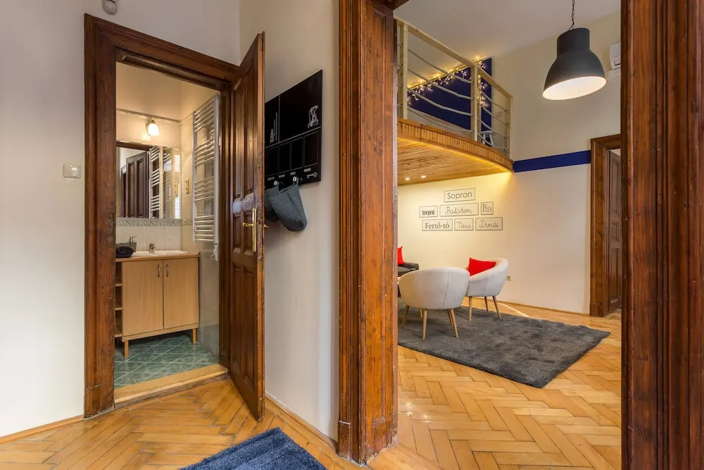 Jokai 3 Apartment