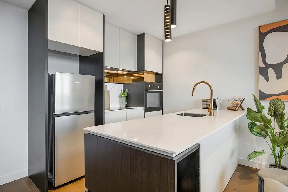 Modern, Executive 1 Bedroom Apartment With Balcony
