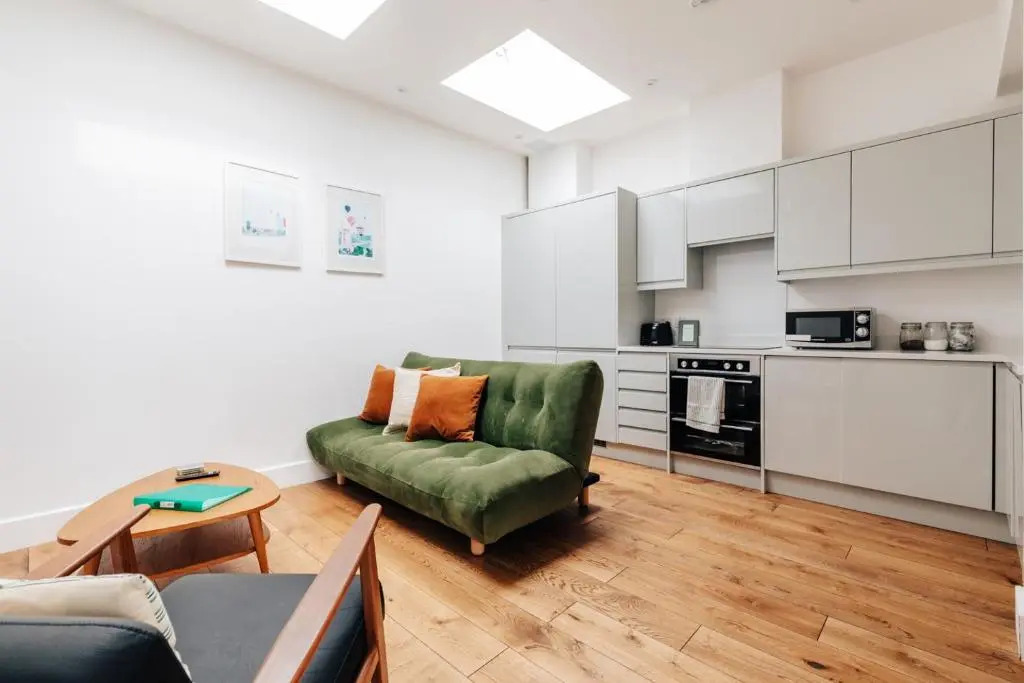 Redland Stay In Bespoke Home 1 of 2