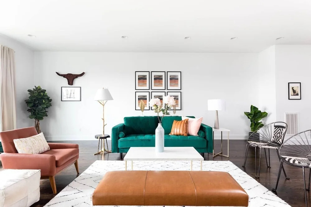 Domio Sylvan Park Modern 4BR Balcony