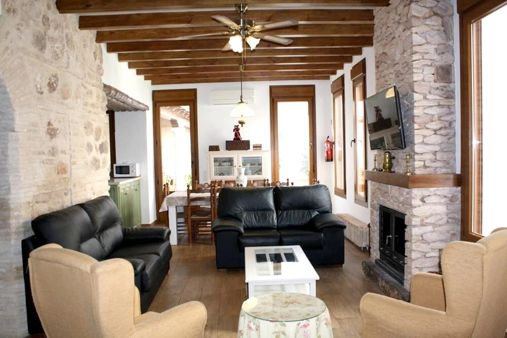 House With 5 Bedrooms in Almagro, With Shared Pool, Balcony and Wifi