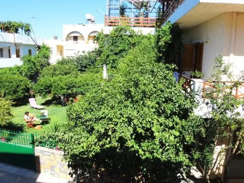 Zorbas Hotel Apartments & Studios