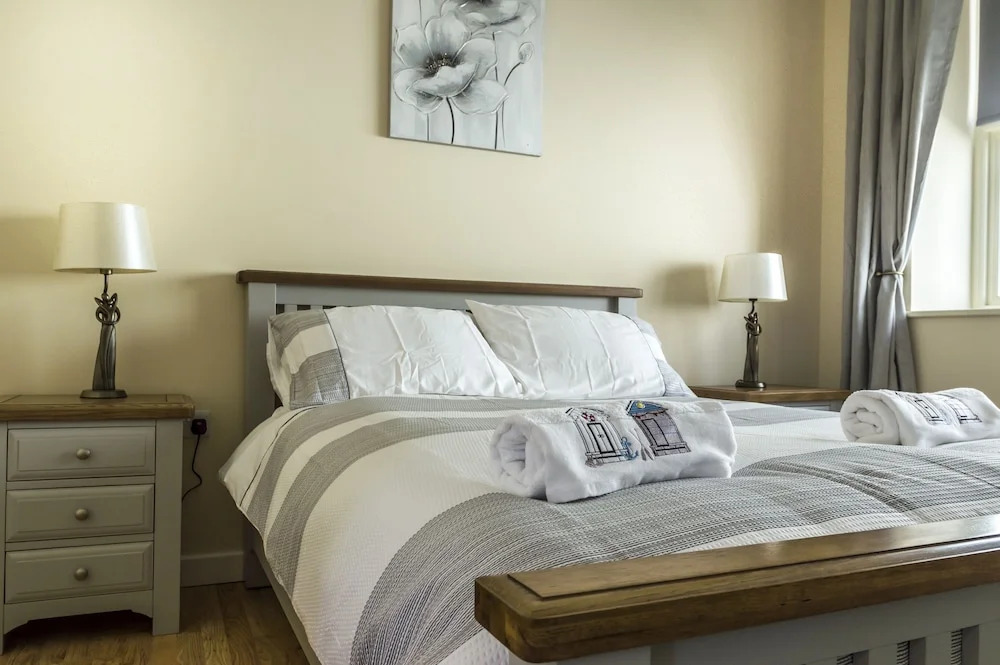 The Sail, Two Bedroom Apartment - Tenby