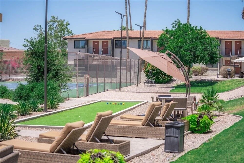 210 Fully Furnished 1BR Suite-Prime Location! by RedAwning