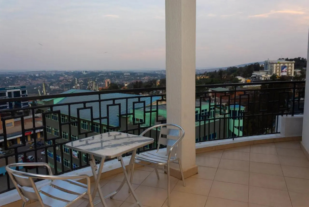Tropical Plaza Apartments