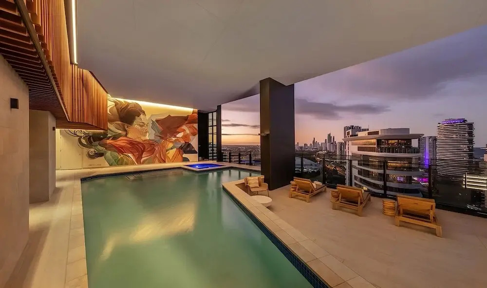 Elegant 2-bed Broadbeach Hotel With Ocean View