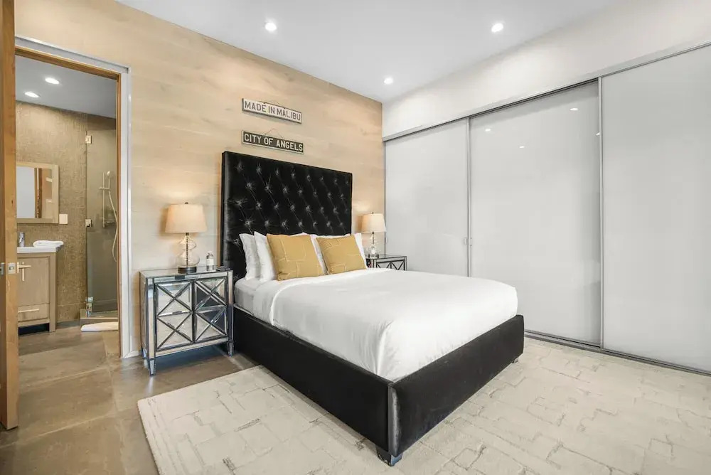 Louise Modern - Luxury Smart Estate in Encino w/ Pool, Gym & Spa