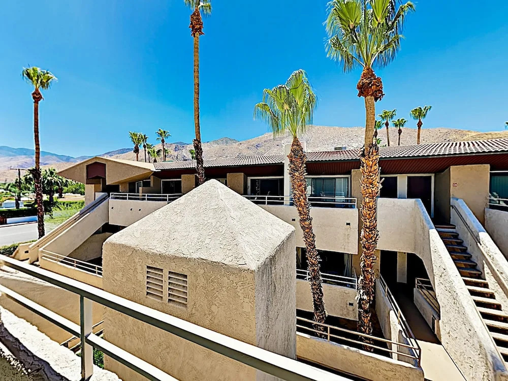 New Listing! Hip Hideaway W/ Heated Pool & Hot Tub 1 Bedroom Condo