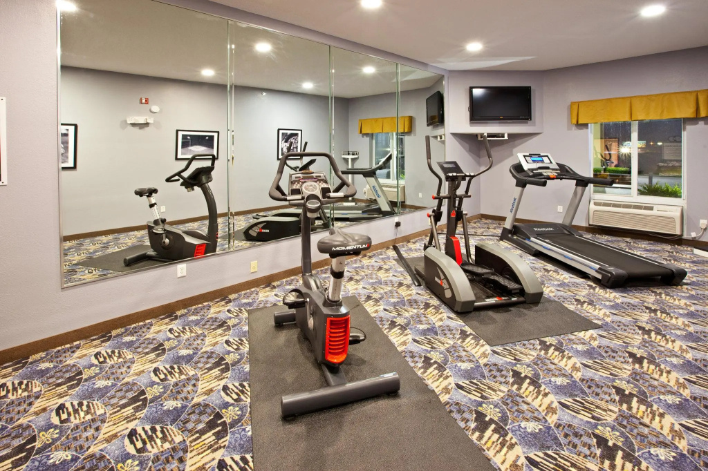 Holiday Inn Express Hotel & Suites Bedford by IHG