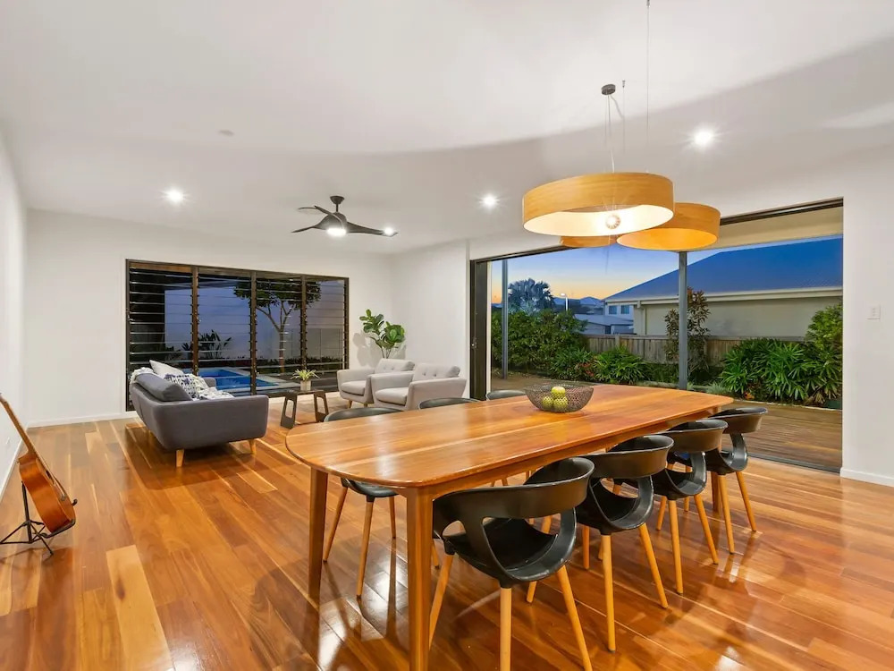 Stunning Beach House On Collins