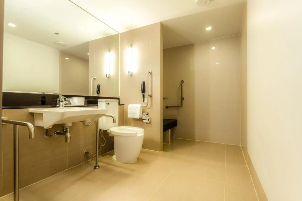 Отель Holiday Inn Express Bangkok Sathorn