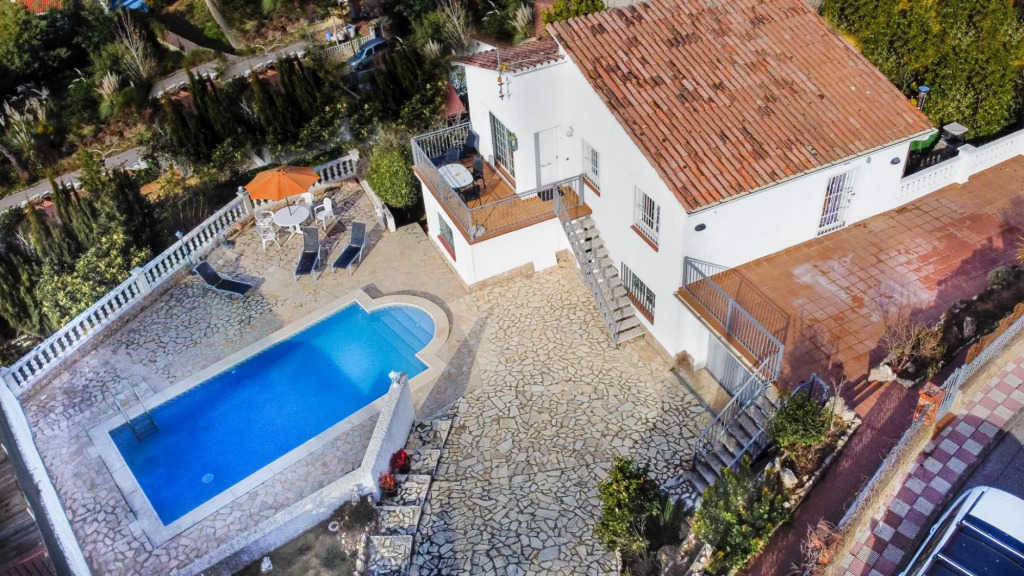 Mari in Vidreres with 6 bedrooms and 2 bathrooms