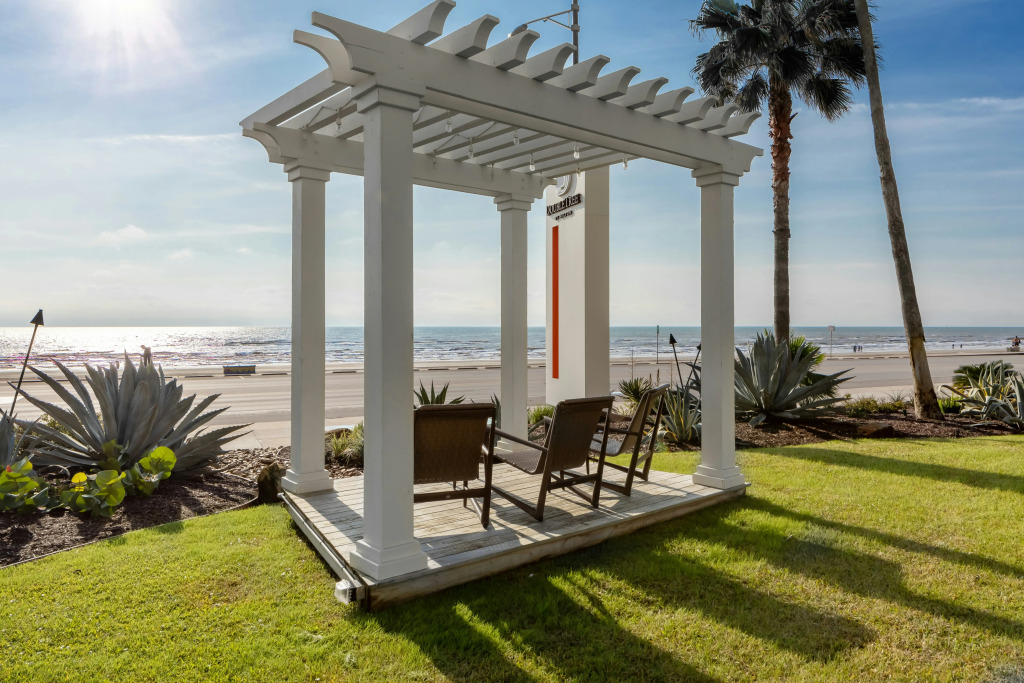DoubleTree by Hilton Galveston Beach