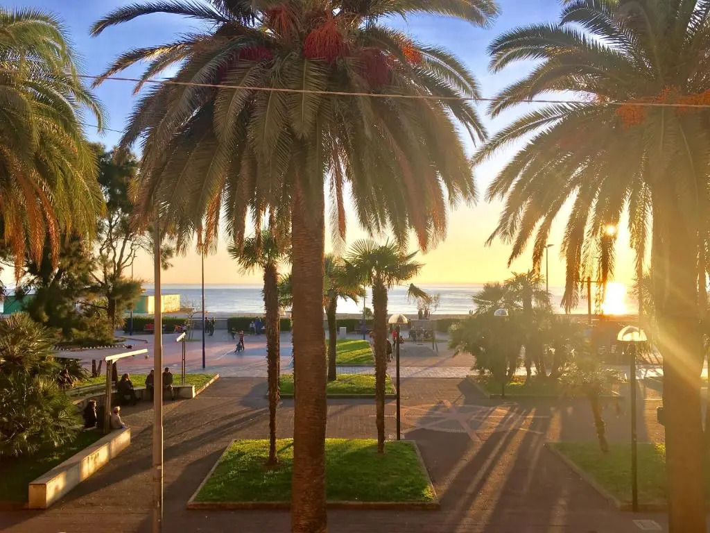 Casa Giulia - Apartment beachfront with 2 bedrooms, air conditioning and private parking, just 30 meters from the beach