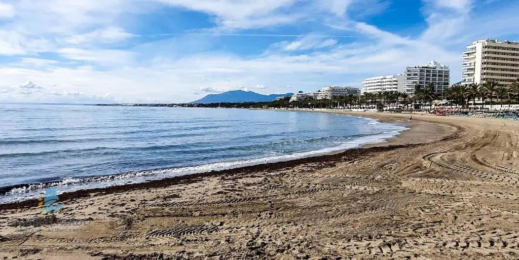 Skol 427 Spacious 1 Bedroom Apartment with Sea Views