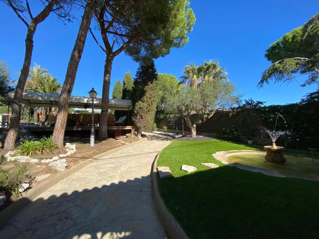 Villa Sitges El Ranch Amaizing Outdoor Areas Beaches at 5 minutes walk Sitges at 15 min drive AC Pool Jacuzzi & Garden XXL