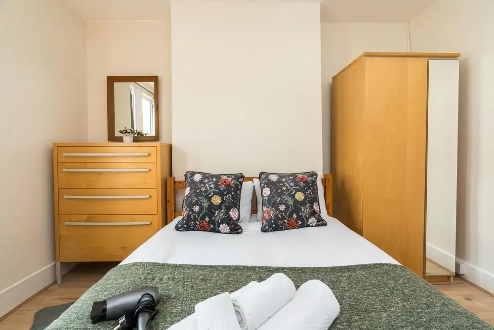 Spectacular 2BD Flat in Shepherds Bush