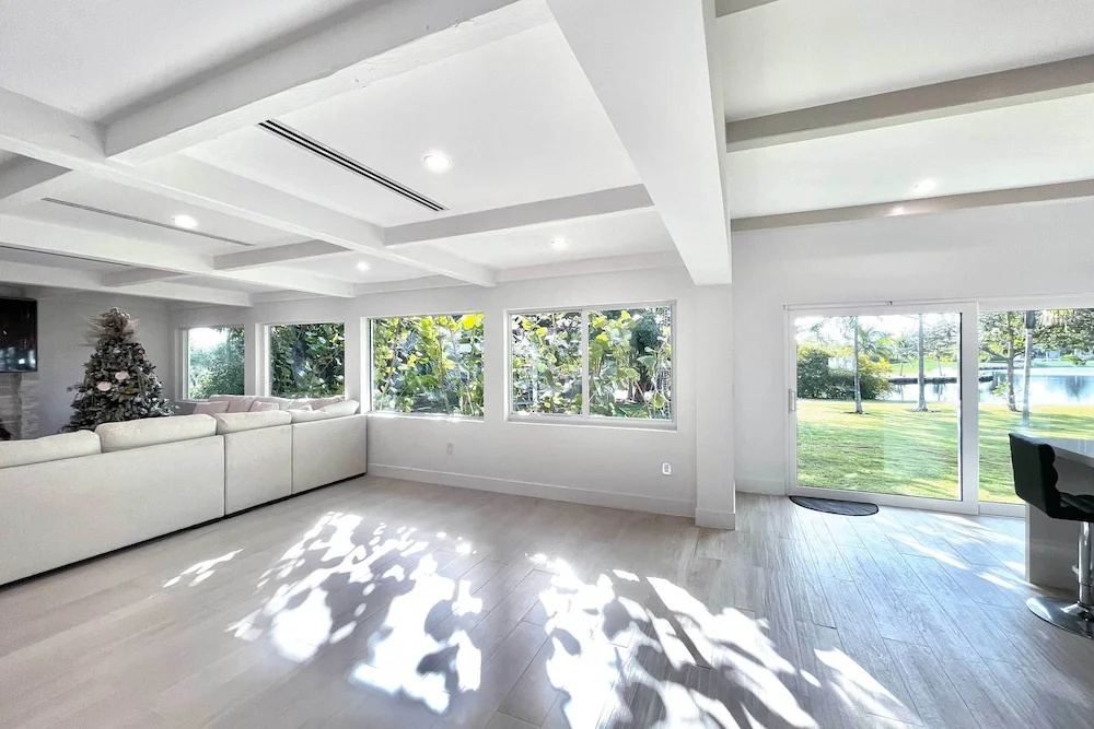 Lakefront House: Hot Tub & Golf Course Views!
