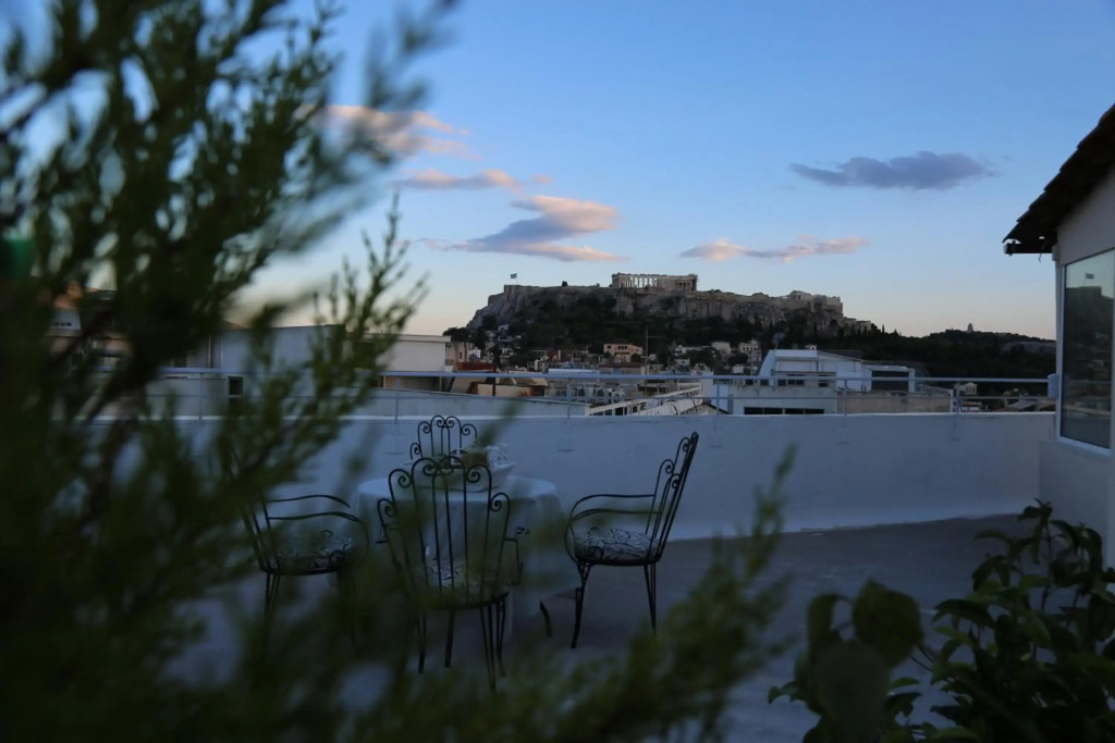Flat in Monastiraki with stunning view of Acropolis