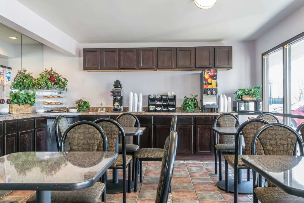 Studio 6 Suites Louisville KY Airport/Expo Center