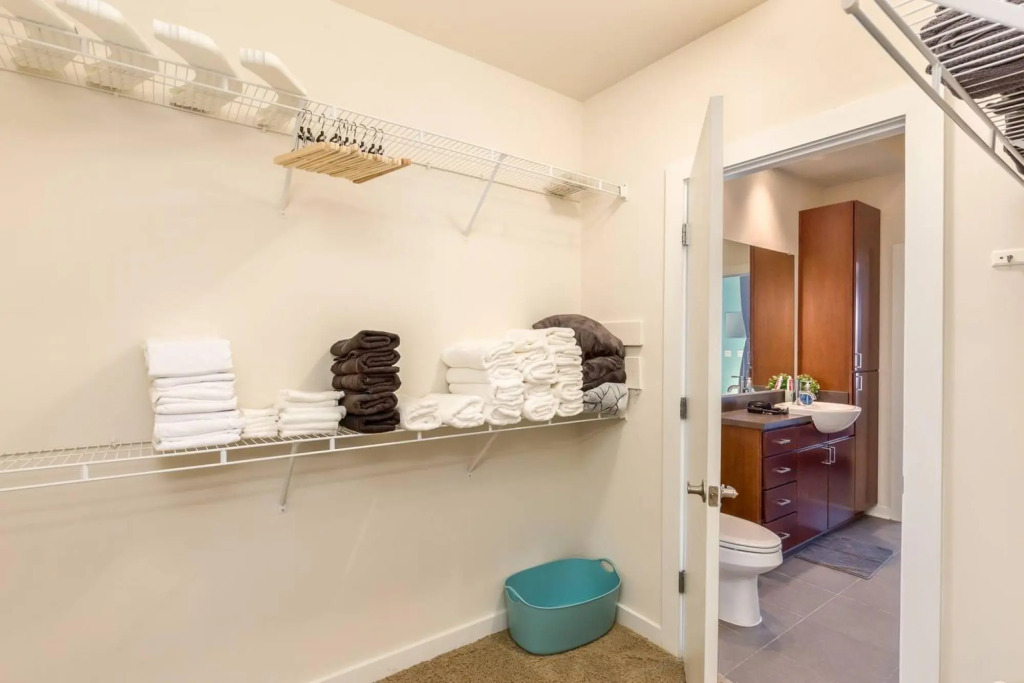 2 Bedroom Hip Apartment, Free Parking & Wifi