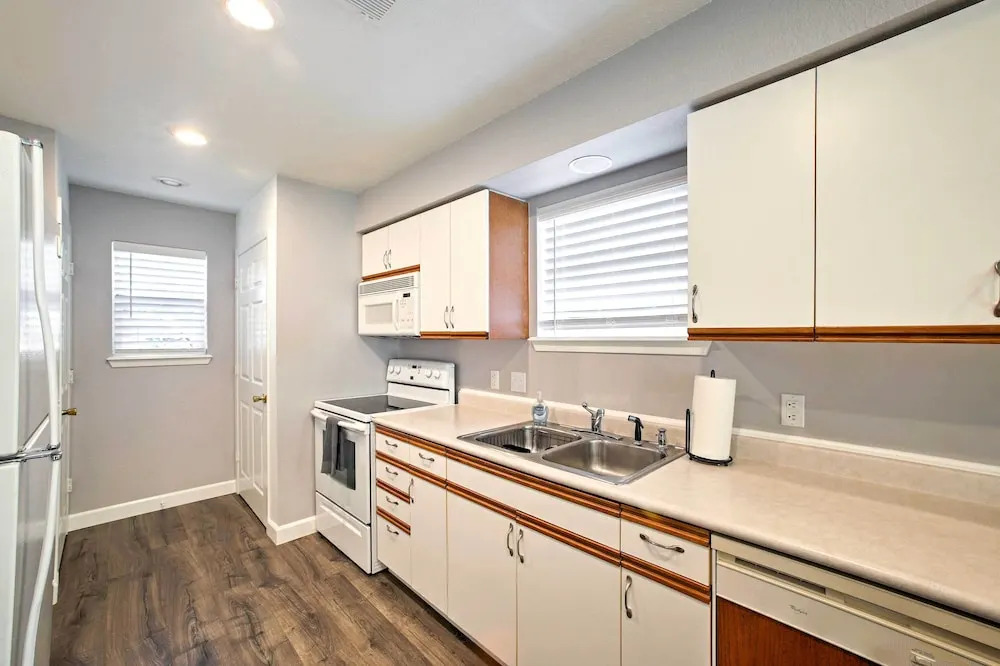 Near Branson Landing / Sister Condo Very Close by!
