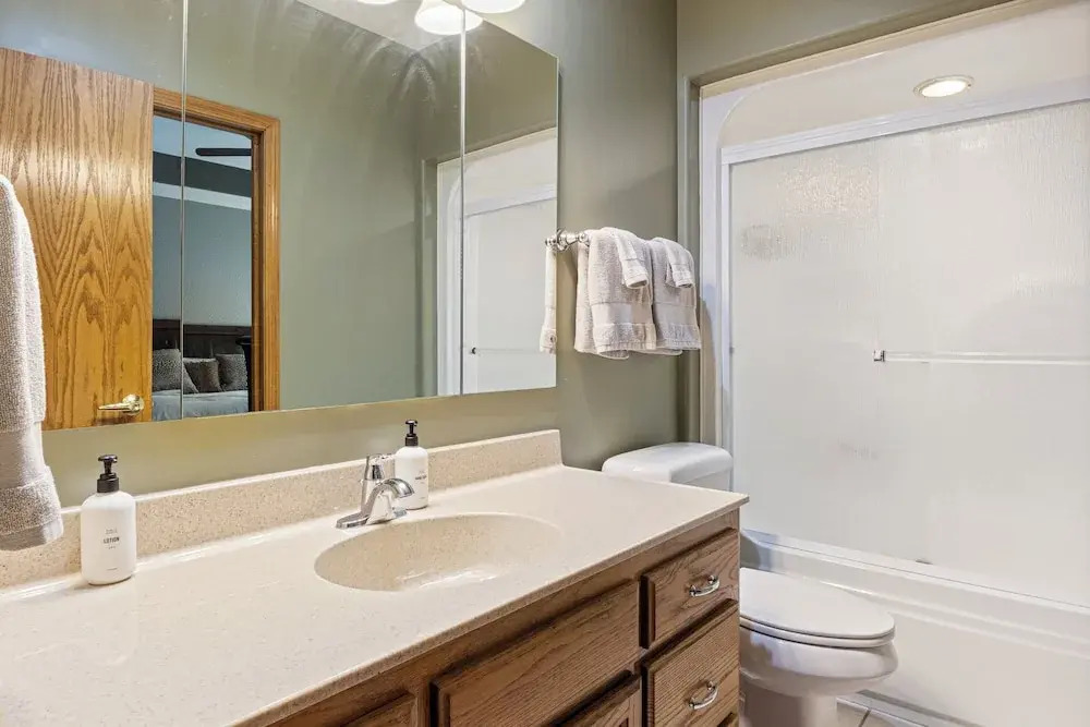 Pet-friendly Home In The Main Channel w/ Breathtaking Sunsets & Lake Views